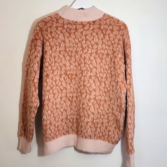 Listicle faux fur cheetah print sweater size M - Picture 6 of 9